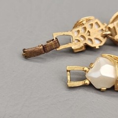 Vintage Linked Bracelet White Asymmetrical Faux Pearl Gold Tone Filigree 6.5″