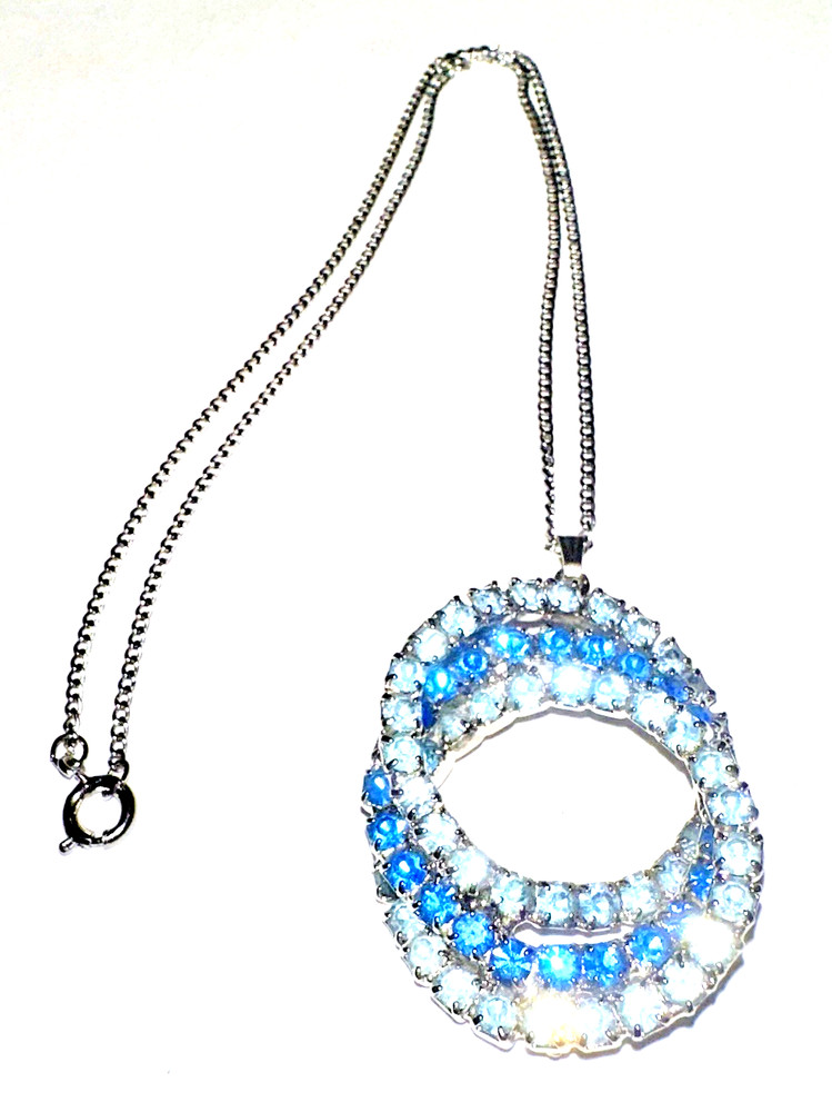 STUNNING Vintage Blue Rhinestone Swirl Pendant Necklace Silver Tone 15″