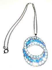 STUNNING Vintage Blue Rhinestone Swirl Pendant Necklace Silver Tone 15″