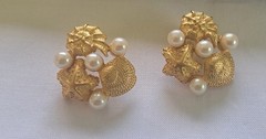 Vintage Richelieu Gold Tone Starfish Seashell White Faux Pearl Earrings