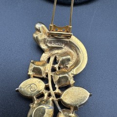 Vintage EISENBERG ORIGINAL Gold-Tone Rhinestone Fur Clip 3″ x 1.5″