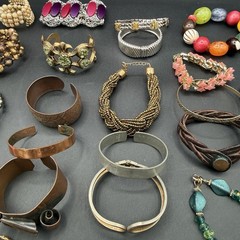 Vintage Bracelet Lot Of 31 Bracelets Costume Jewelry