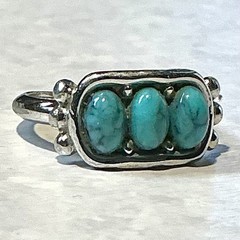 Vintage 1976 Avon Desert Azure Ring Faux Turquoise Cabochons Silver Tone SZ 5.25