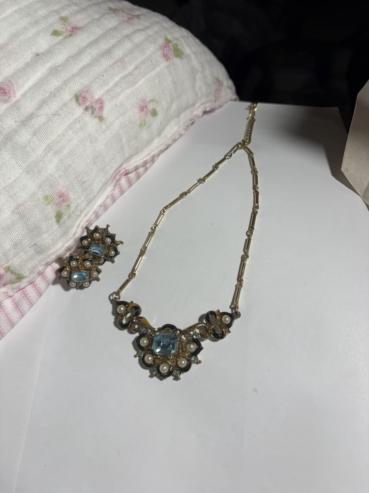Woman’s Vintage Coro Rhinestone Necklace And Earrings Measuring 17 Inches Ear 1