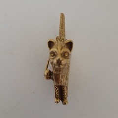 Vintage Signed MMA Metropolitan Museum Art Gold Tone Suprised Cat Brooch Pin