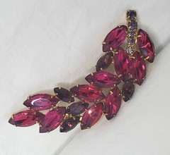 Vtg Leaf Brooch Pin Pink Purple Rhinestones Gold Tone Prong Set Faceted Stones