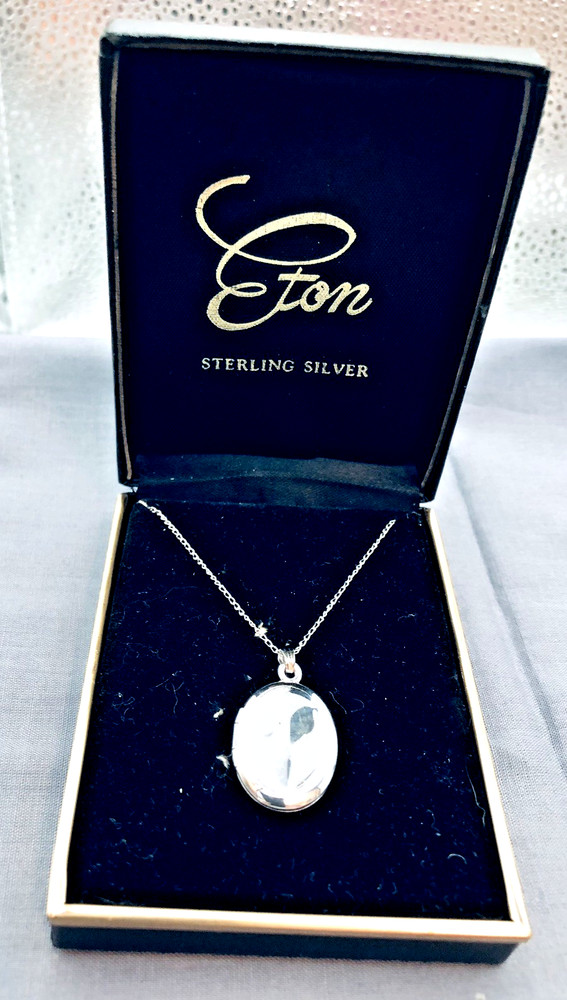 Vintage ETON Sterling Silver Oval Locket and 18 Inch Sterling Chain In Box