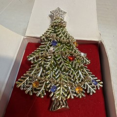 2008 Vintage Avon Christmas Tree Pin In Box Ship 5.00 2C