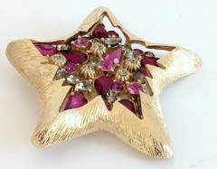 Gorgeous Rare Vintage Coro Inset Pink Rhinestone Textured Star Brooch Pin