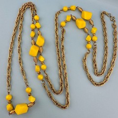 Vintage Necklace Gold Tone Chain Yellow Acrylic Station Beads Flapper Opera 60″