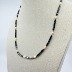 Necklace Vintage Metallic Black Cylinder Bead Faux Pearl Gold Tone Minimalist