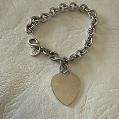 COOKIE LEE Silvertone Heart Charm 7″ Bracelet