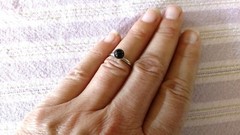 Vintage RING Gold tone metal black onyx gemstone 5mm round solitaire sz 5.5