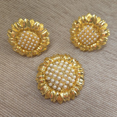 Modo Flower Brooch Pin & Clip-On Earrings Set Gold Tone Faux Pearl White Round