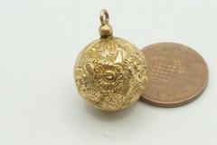 PRETTY ANTIQUE ENGLISH 9K GOLD FLORAL CHASED BALL CHARM FOB c1880 NO RESERVE