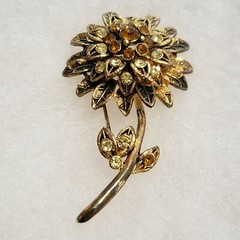 Vintage 1960’s Amber/Clear Rhinestone Goldtone Flower Brooch Pin w/ Secure Clasp