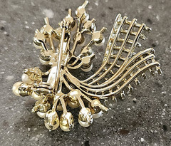Vintage Jewelry Faux Pearl Gold Tone Bow Pin Brooch
