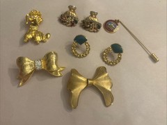 30 Vtg Goldtone Costumes Jewelry Lot Coro, SAC, Lisner, Trifari, 7 Monet, Etc.