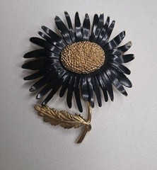 Vintage Signed Marvella Black Enamel Gold Tone Daisy Pin Brooch
