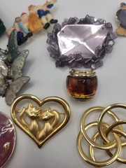 17 Piece Lot Vintage Brooch Pins Mixed Media Unisex