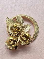 Vintage Goldtone Metal Rose Cluster On Wreath With Leaves Pendant Textured Metal