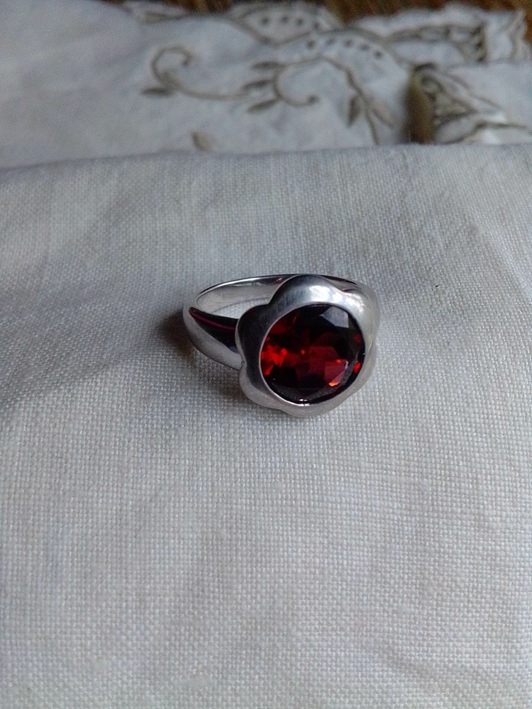 Vintage Estate (925) Sterling Silver Red Garnet Gemstone Scalloped Bezel Ring 7