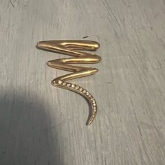 Vintage Fashion Jewlery Gold tone & Crystal’s Brooch Pin