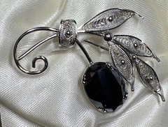 Hand Made SORRENTO Sterling Brooch Black Stone Floral design, Original Box 7.6g
