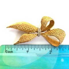 Vintage Estate Gerry’s Collectible Rich Textured Gold Tone Rhinestone Bow Brooch