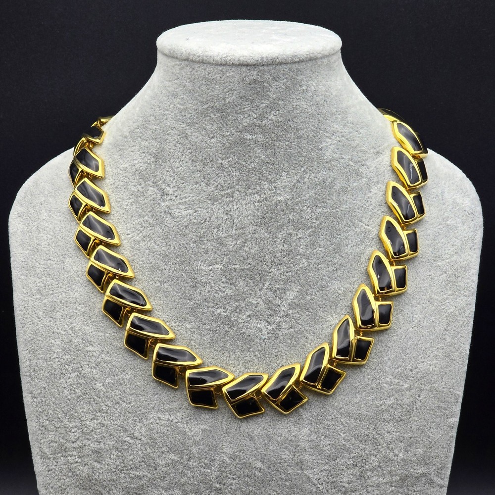 Vintage Gold Tone and Black Enamel Chevron Link Collar Necklace 17″ Long