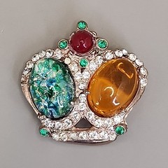 Vintage Rhinestone Crown Brooch Green Confetti Orange Oval Cabochon 37mm