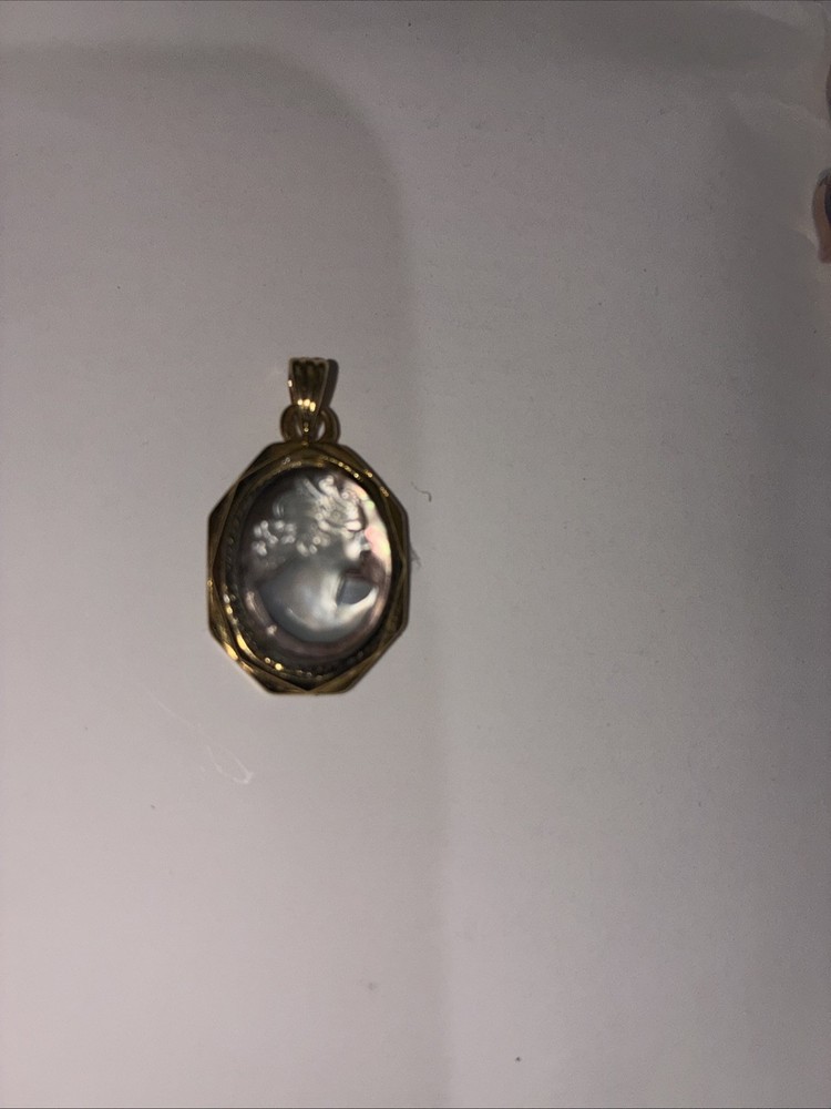 Mother of pearl cameo art deco Pendant