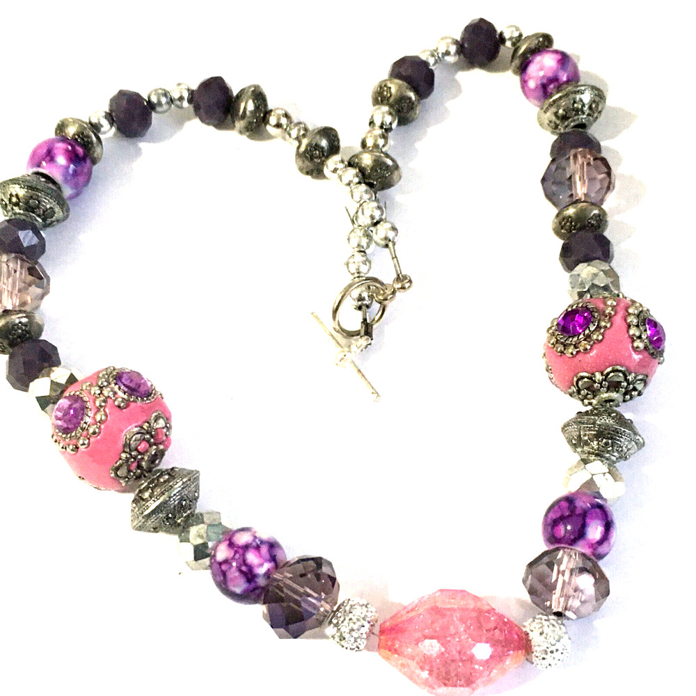 VINTAGE FUN GLASS ACRYLIC METAL PINK TONES BEADED NECKLACE 16″ TOGGLE CLASP