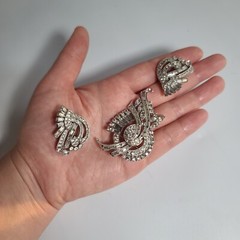 Unsigned JOMAZ/ MAZER clear swirl brooch pendant fur/ shoe clips brooch set of 3