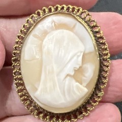 vintage cameo brooch 1.5 In