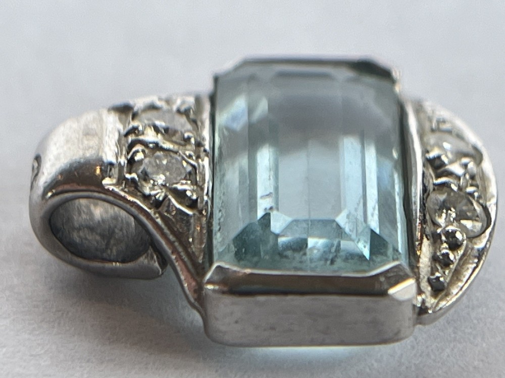 Vintage Art Deco White Gold Aquamarine and Diamond Pendant