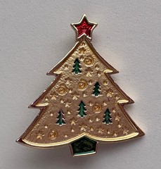 VINTAGE CHRISTMAS TREE PIN BROOCH ENAMEL GOLD EMBOSSED RARE NOVELTY MCM HTF 54