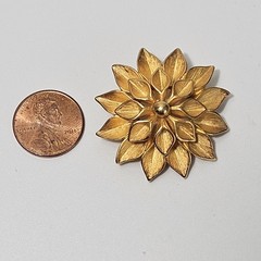 Vintage Lady Remington Flower Brooch Textured Brushed Gold-Tone Floral