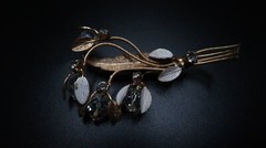 Antique Gold Tone Flower Rhinestone Brooch 6cm BB9