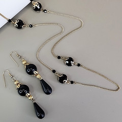 Necklace Pierced Earrings Lot of 2 Black Glass Acrylic Station Gold Tone 48″