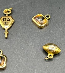 Vintage Gold-Toned Charm Lot (7) – Mixed Metal & Shapes Pre-Owned