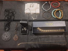 Beautiful vintage to modern wearable jewelry lot of 17 Pieces fashion jewelry