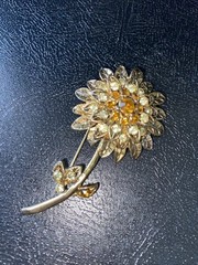 Vintage 1960’s Amber/Clear Rhinestone Goldtone Flower Brooch Pin w/ Secure Clasp