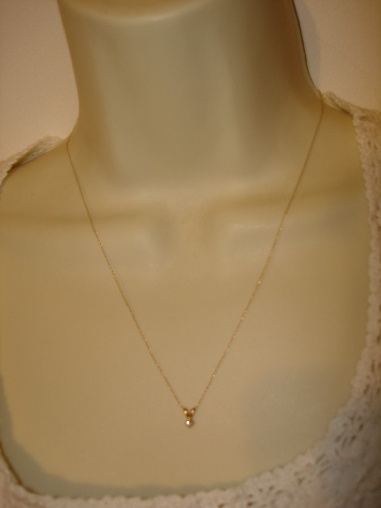 Vtg Delicate 10K Solid Gold Choker Chain Tiny Diamond Pendant Necklace 18.5″ L