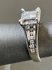 14KT White Gold 0.68CTW Diamond Engagement Ring . Size 5.25 )B67)