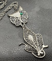 Vintage Silver Tone Filigree Cat Pendant Necklace Green Glass Eye Articulated