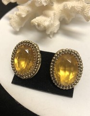 Vintage WHITING & DAVIS “FACETED CITRINE GLASS” GOLD TONE CLIP EARRINGS-Filigree