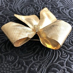 Lot of Two Gold Tone Bow With Stones Round Spiral Textured Pin Back Brooch