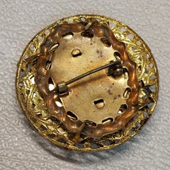 Vintage Porcelain Courting Couple Brooch Gold Tone Filigree Frame 4.5cm