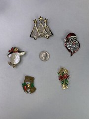 Lot of 5 Vintage to now brooch Pin Lot Christmas Holiday F23